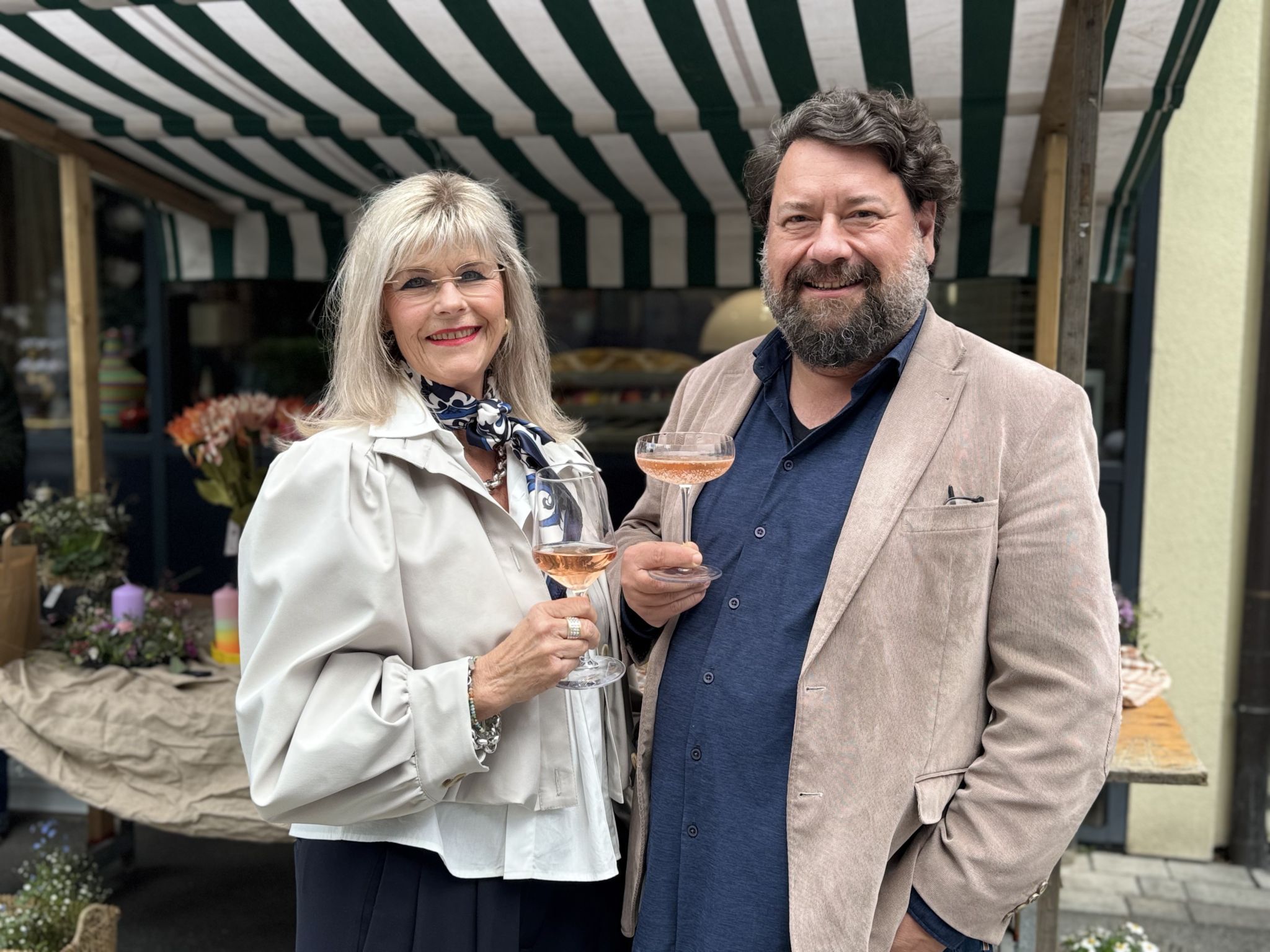 Künstlerin Ingrid Jähnigen und Schallplattenladen-Betreiber Dieter Grabher.