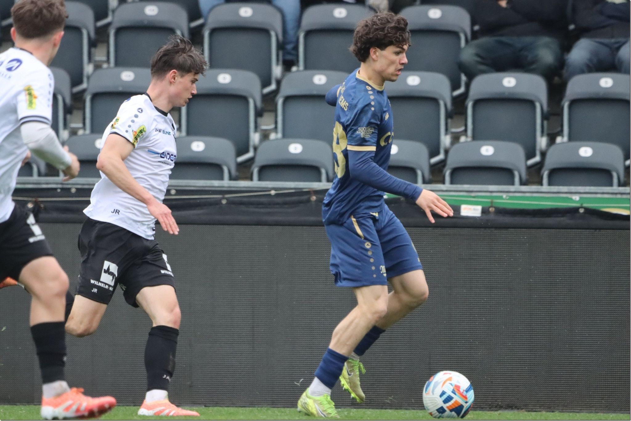 Ünal spielte auf der Außenbahn. 