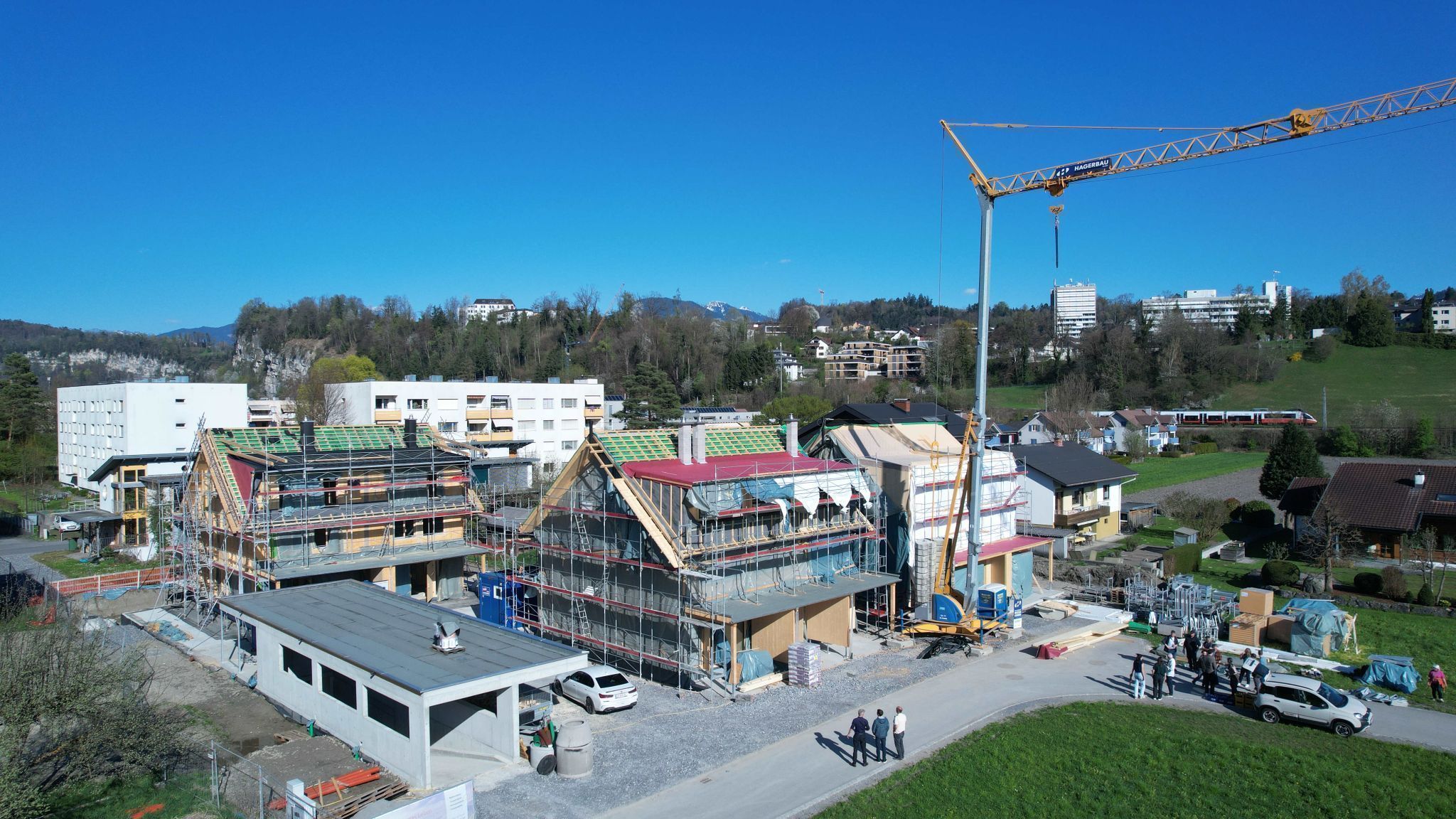 In Reihen- und Doppelhäusern spiegelt sich die Bauformen in der Umgebung.