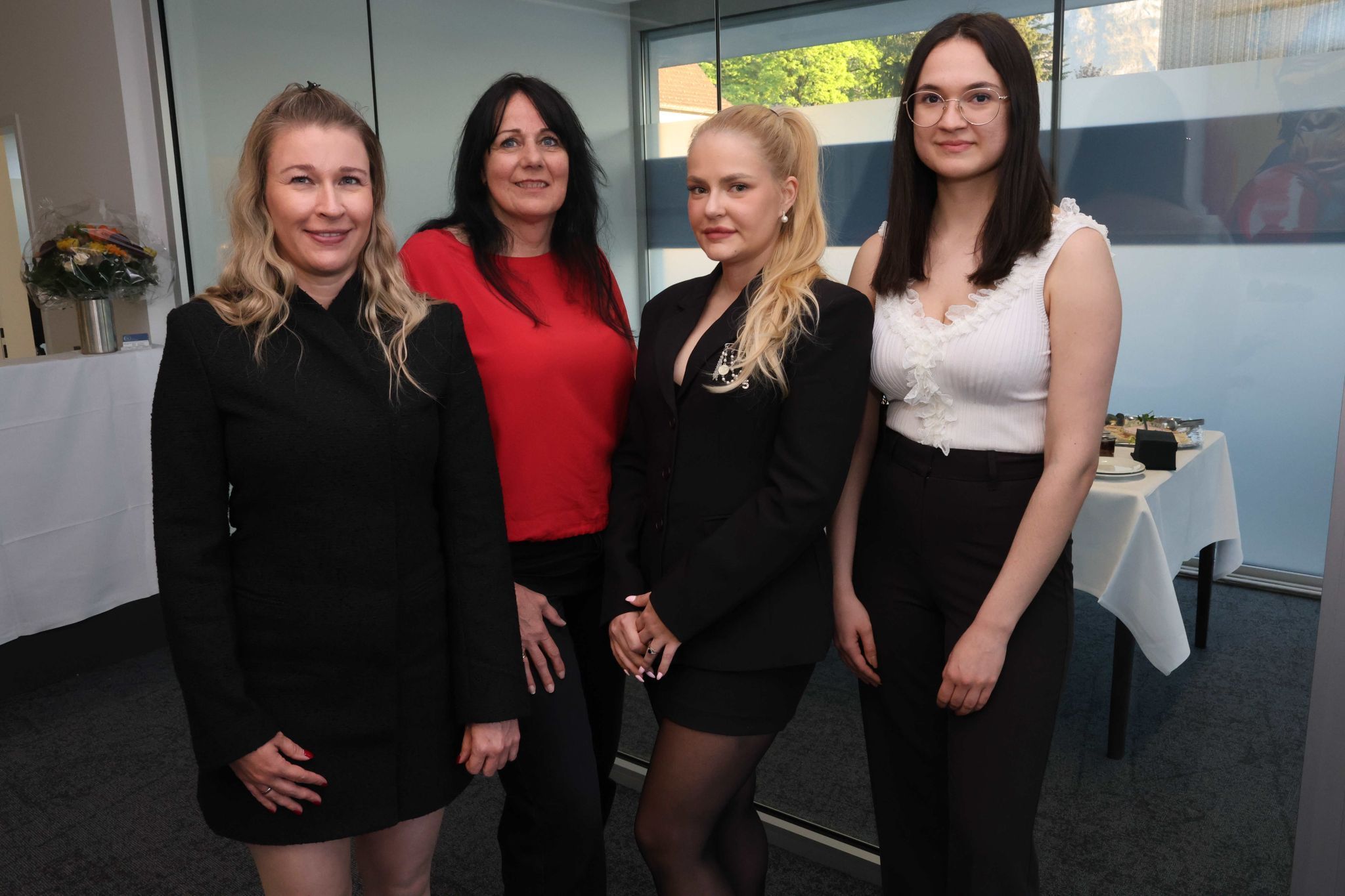 Sandra Burger, Manuele Müllener, Anastasija Lazarevic und Rosemary Iasella von der Kanzlei Vogl.