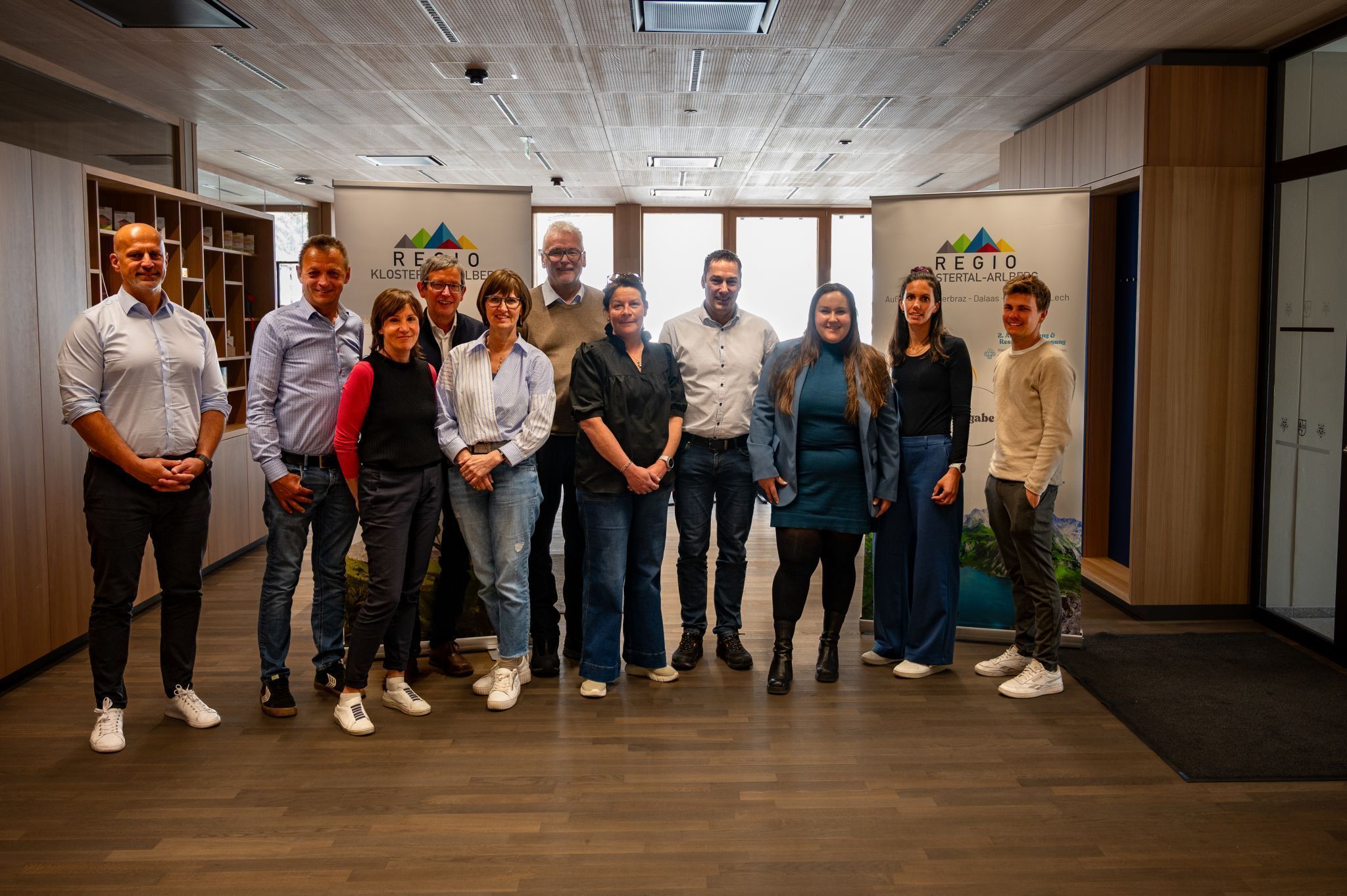 Hintere Reihe von links nach rechts - Christian Zver, Georg Geutze, Hans-Peter Pfanner, Gerhard Lucian, Martin Burtscher, Elena Küng, Johanna Leu, Niklas Kirchler                 Vordere Reihe von links nach rechts - Birgit Werle, Natascha Arzberger, Barbara Mathies - Foto: Regio Klostertal-Arlberg