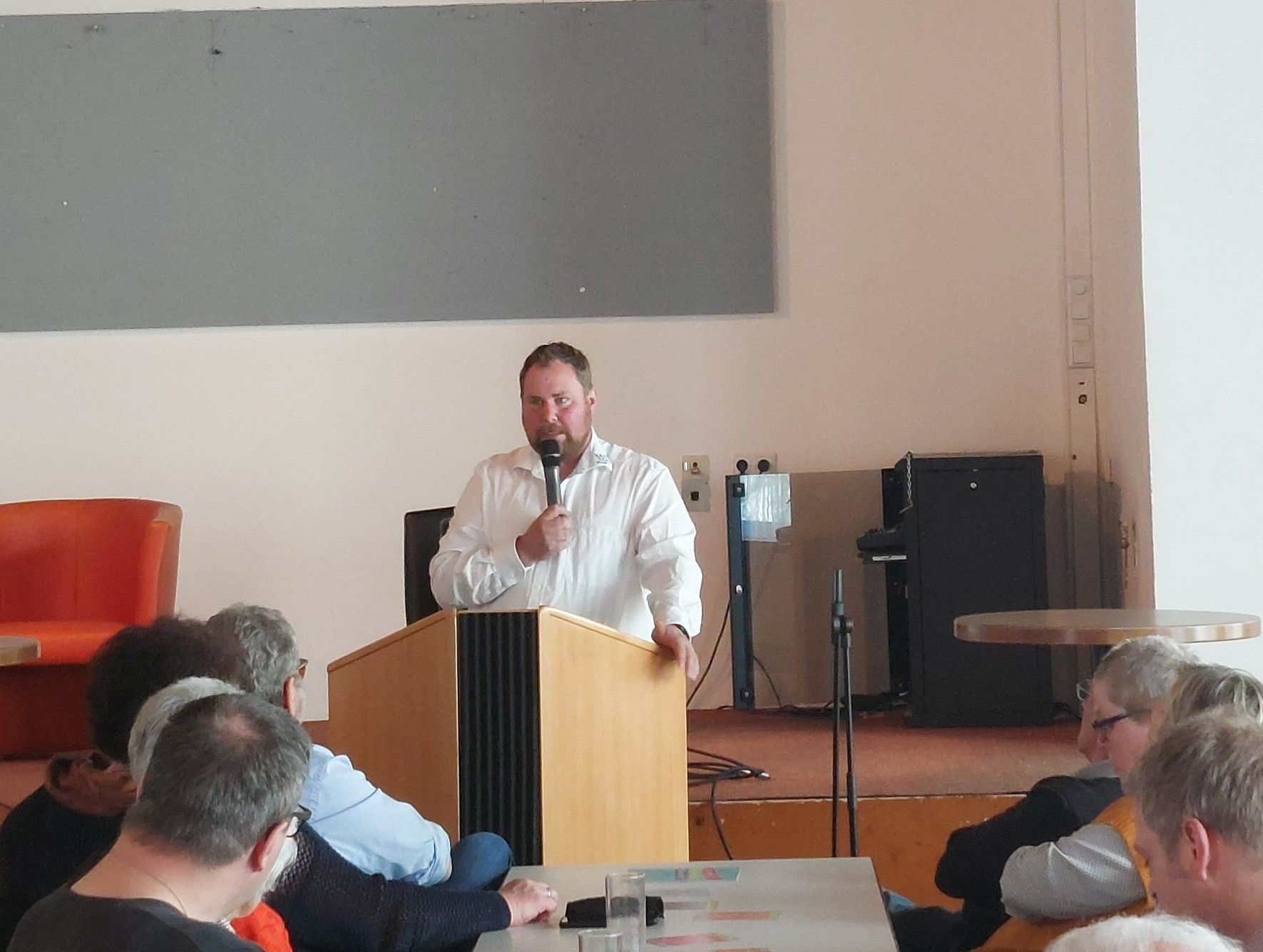 Josef Rosenzopf gab Einblicke in die Arbeit eines landwirtschaftlichen Betriebs.