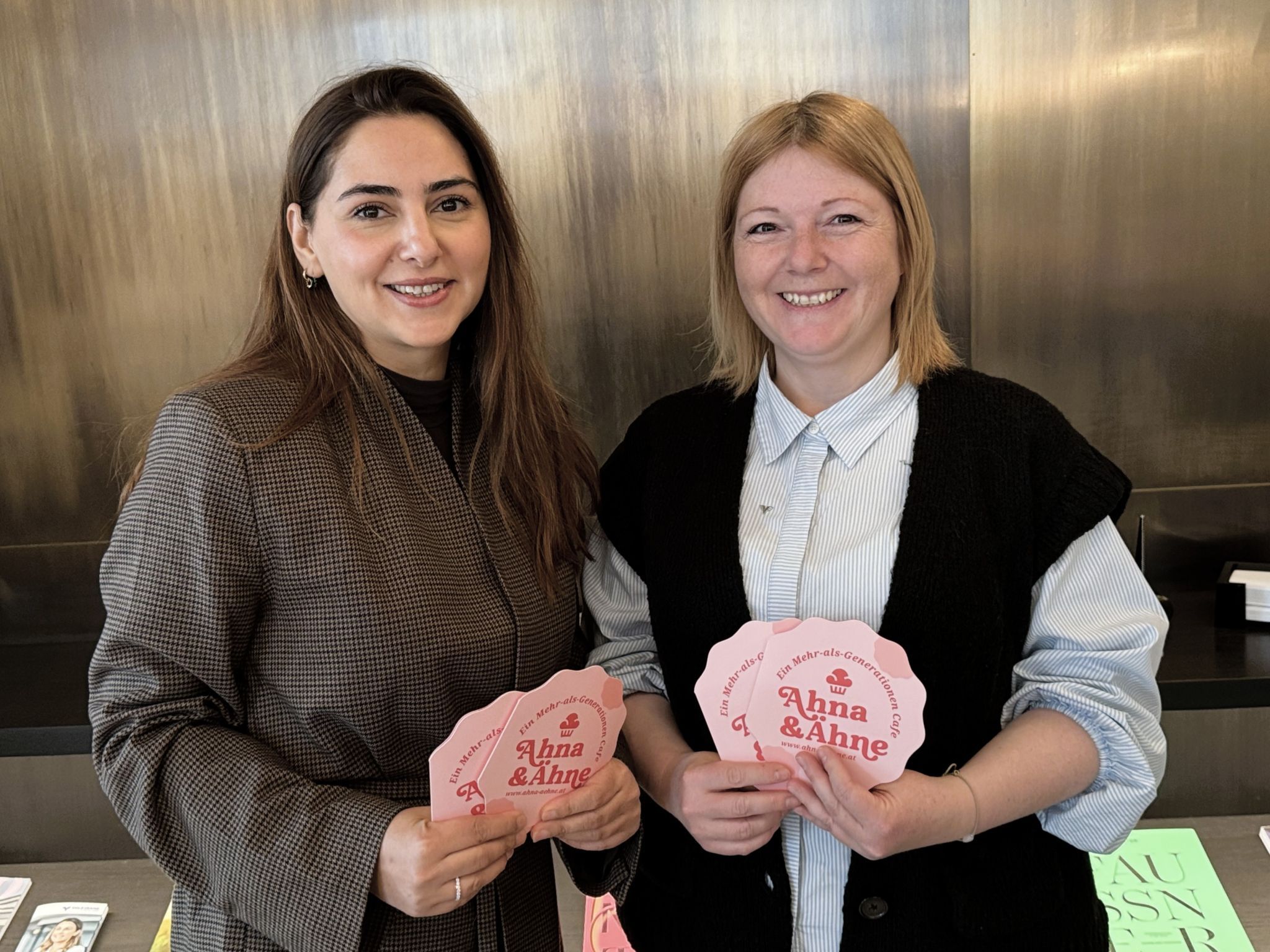 Meryem Zenkin und Angela Achleitner (Volksbank Vorarlberg).