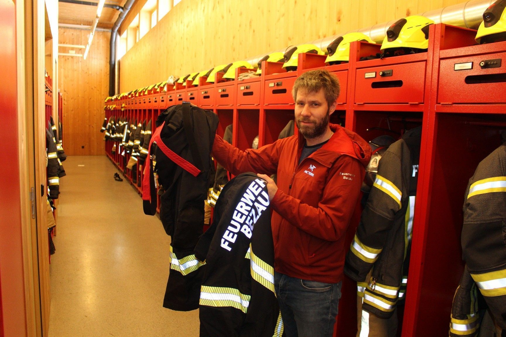 Fast die gesamte Mannschaft ist für Waldbrand-Einsätze mit spezieller - leichterer - Einsatzkleidung ausgestattet.