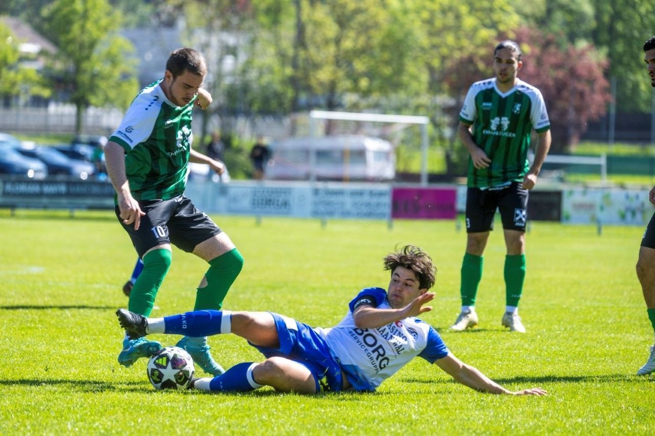 Christoper Nagel blieb hier im Zweikampf Sieger. VN-PAULITSCH