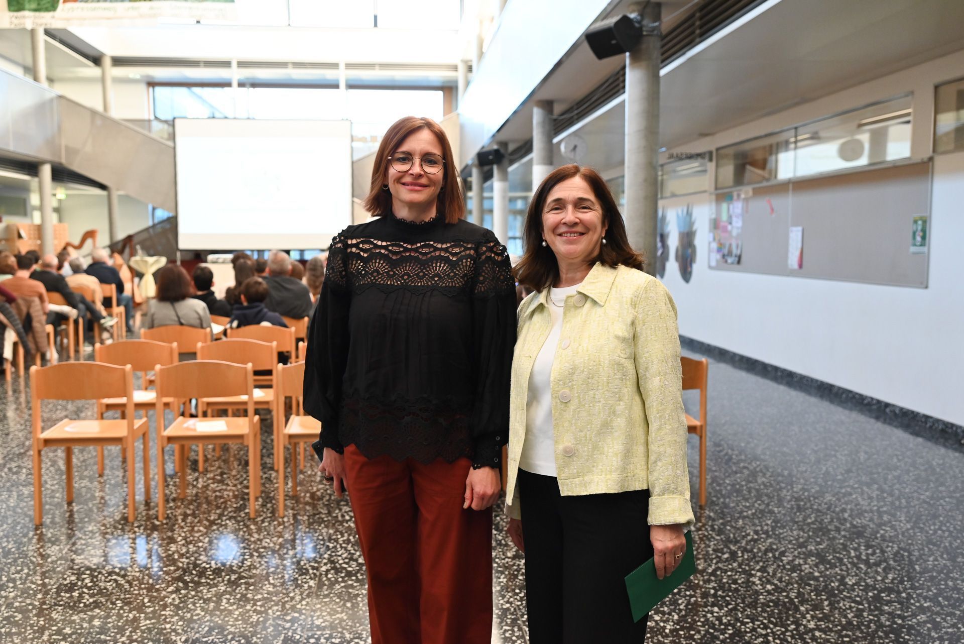 Barbara Nenning und Michaela Germann bereiten die Schüler im Rahmen von 