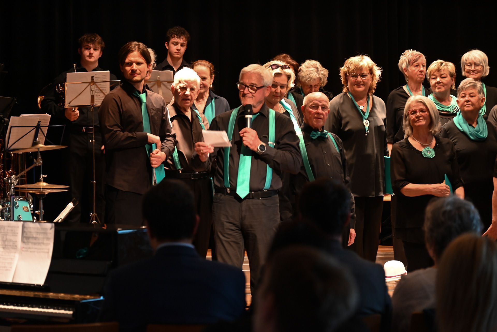 Obmann Alfred Köberle begrüßte die Gäste und stellte die  begleitenden Musiker vor.