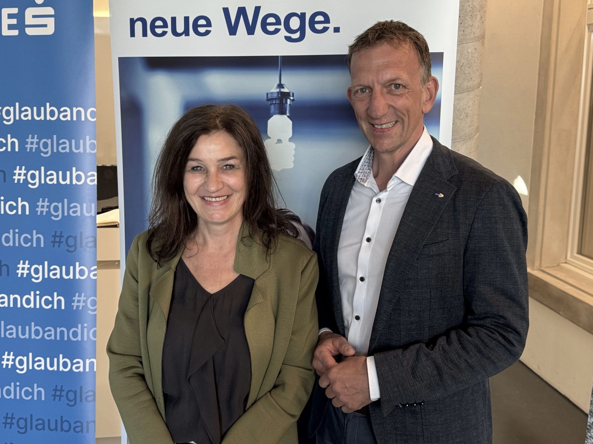 Projektleiterin Amanda Ruf und AMS-Landesgeschäftsführer Bernhard Bereuter.