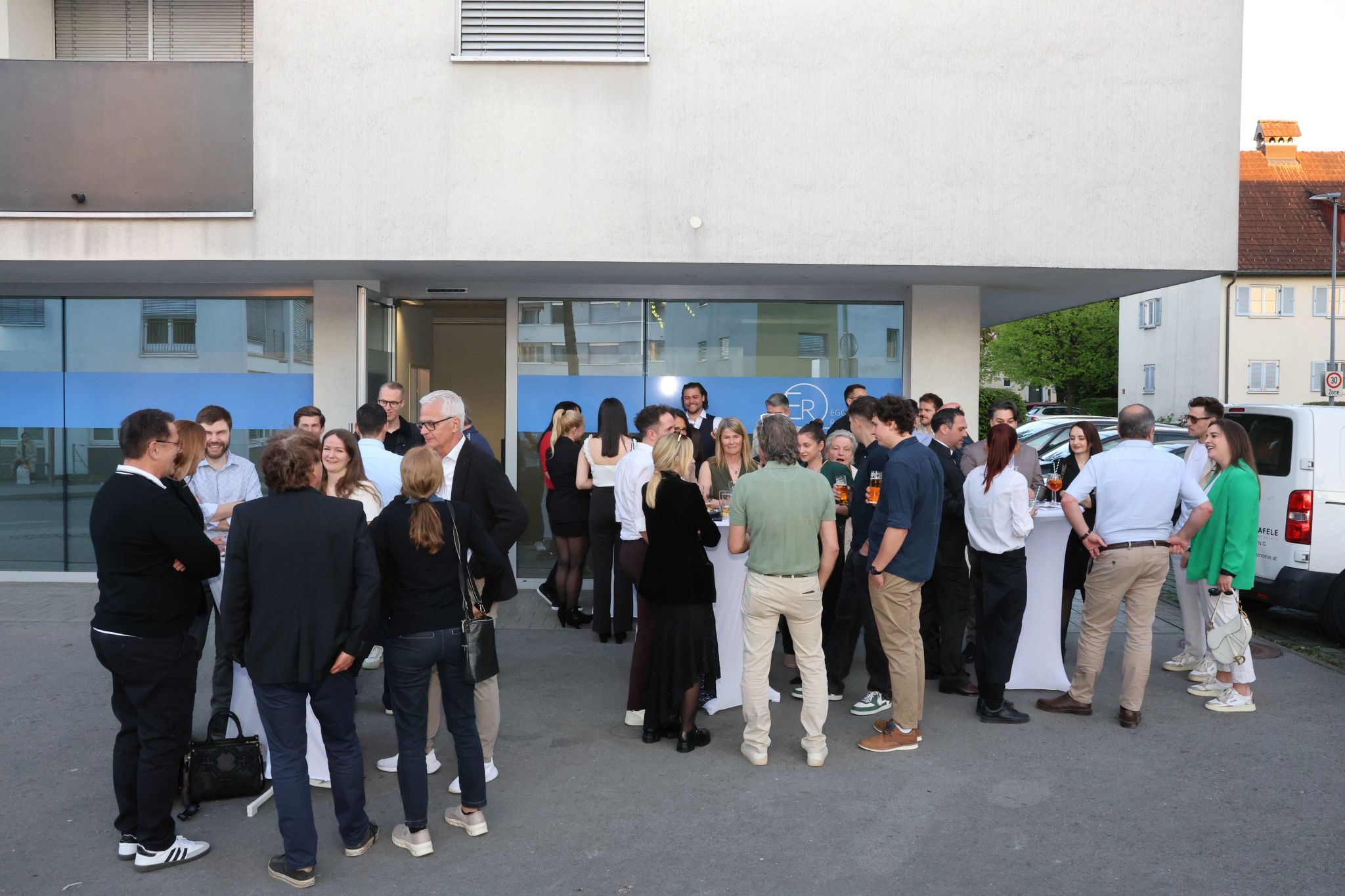 In den Räumlichkeiten gibt es eine Platzreserve für einen weiteren Anwalt.