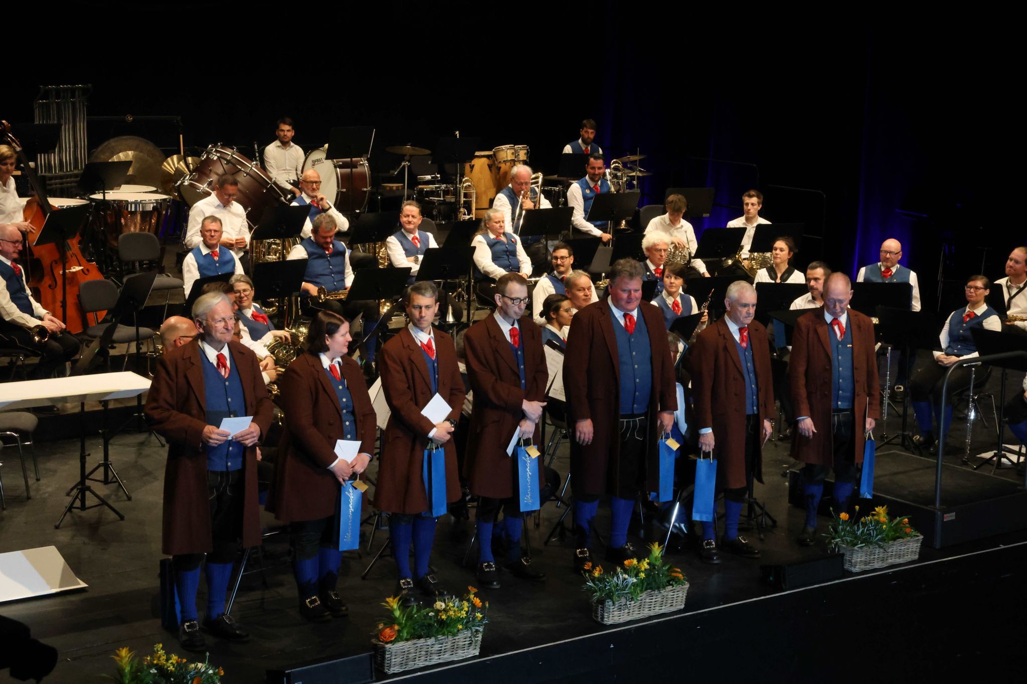 Die Jubilare Martin Jussel, Jennifer Scheriau, Stephan Aberer, Bernhard Winkler, Bernahrd Appelt, Desmond Mc Kenna und Peter Efferl.