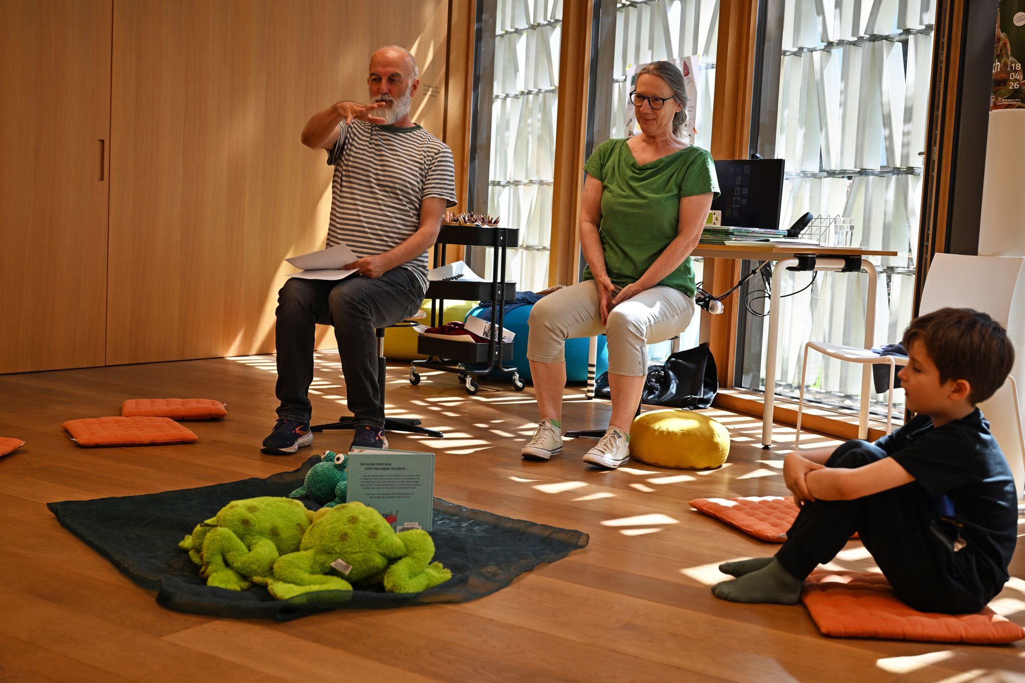 Peter, der auch als Naturführer tätig ist, versorgte die Kinder mit den wichtigsten Frosch- und Amphibien-Fakten.