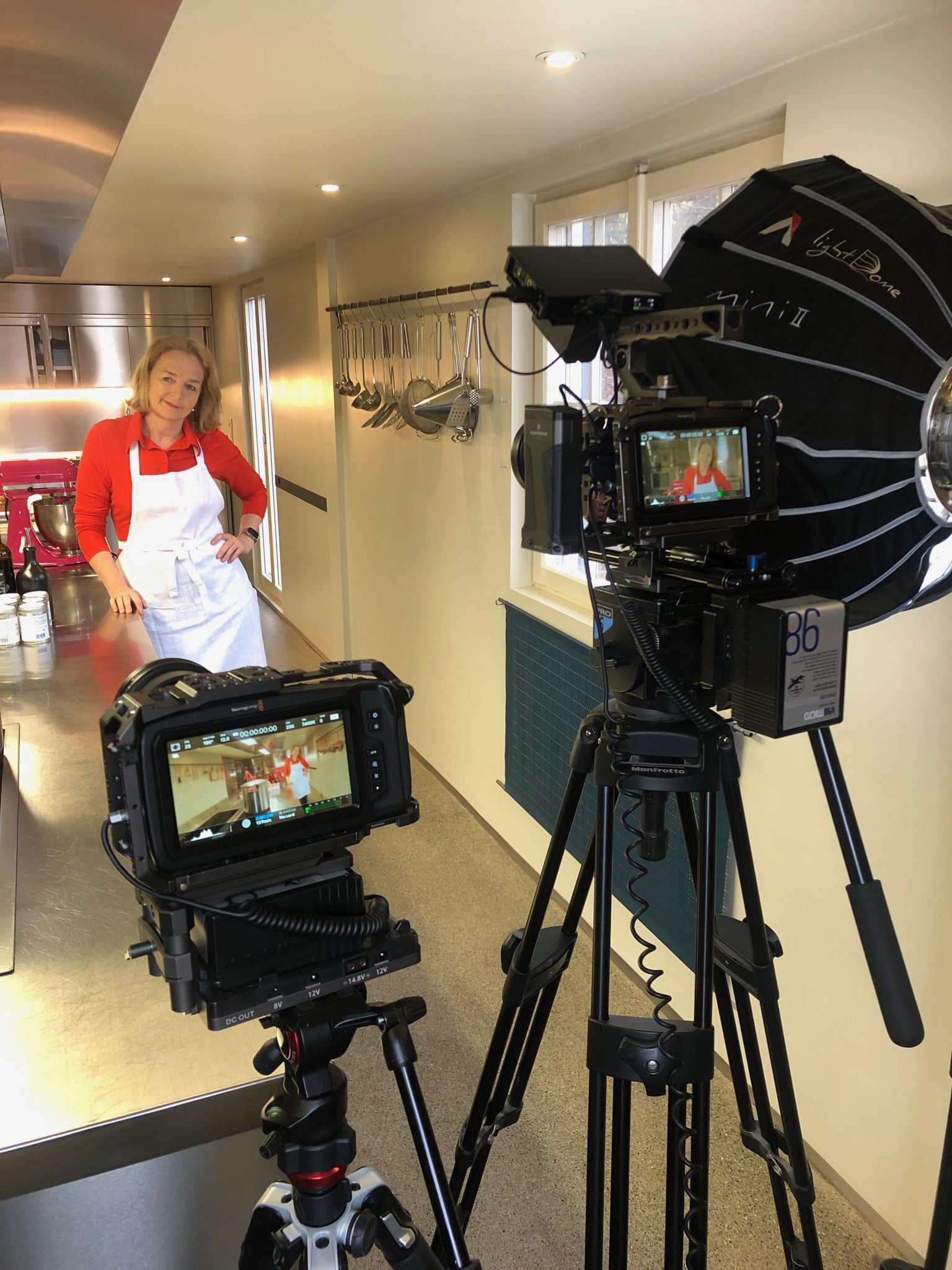 Hinter den Kulissen: Das Filmteam bei Interviews zur regionalen Kochtradition.