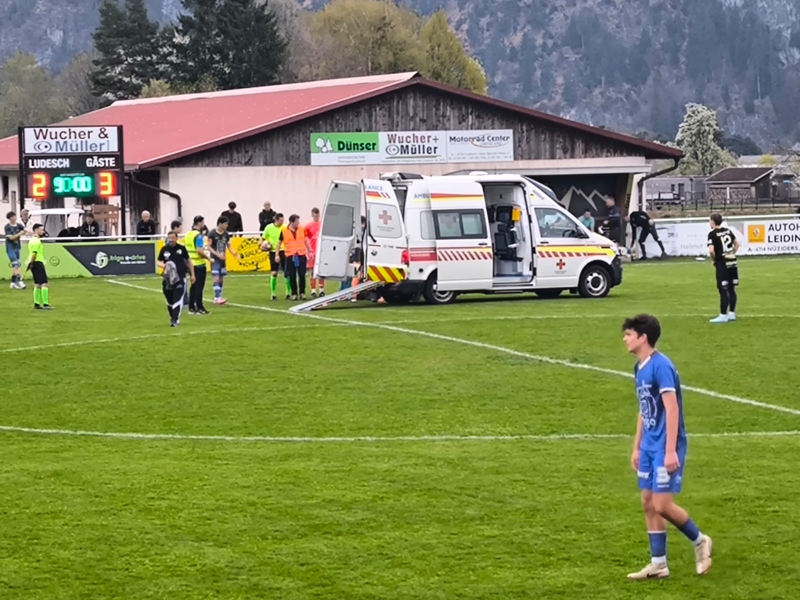 Zwei Spieler mussten mit dem Krankenwagen ins Spital gebracht werden. PRIVAT