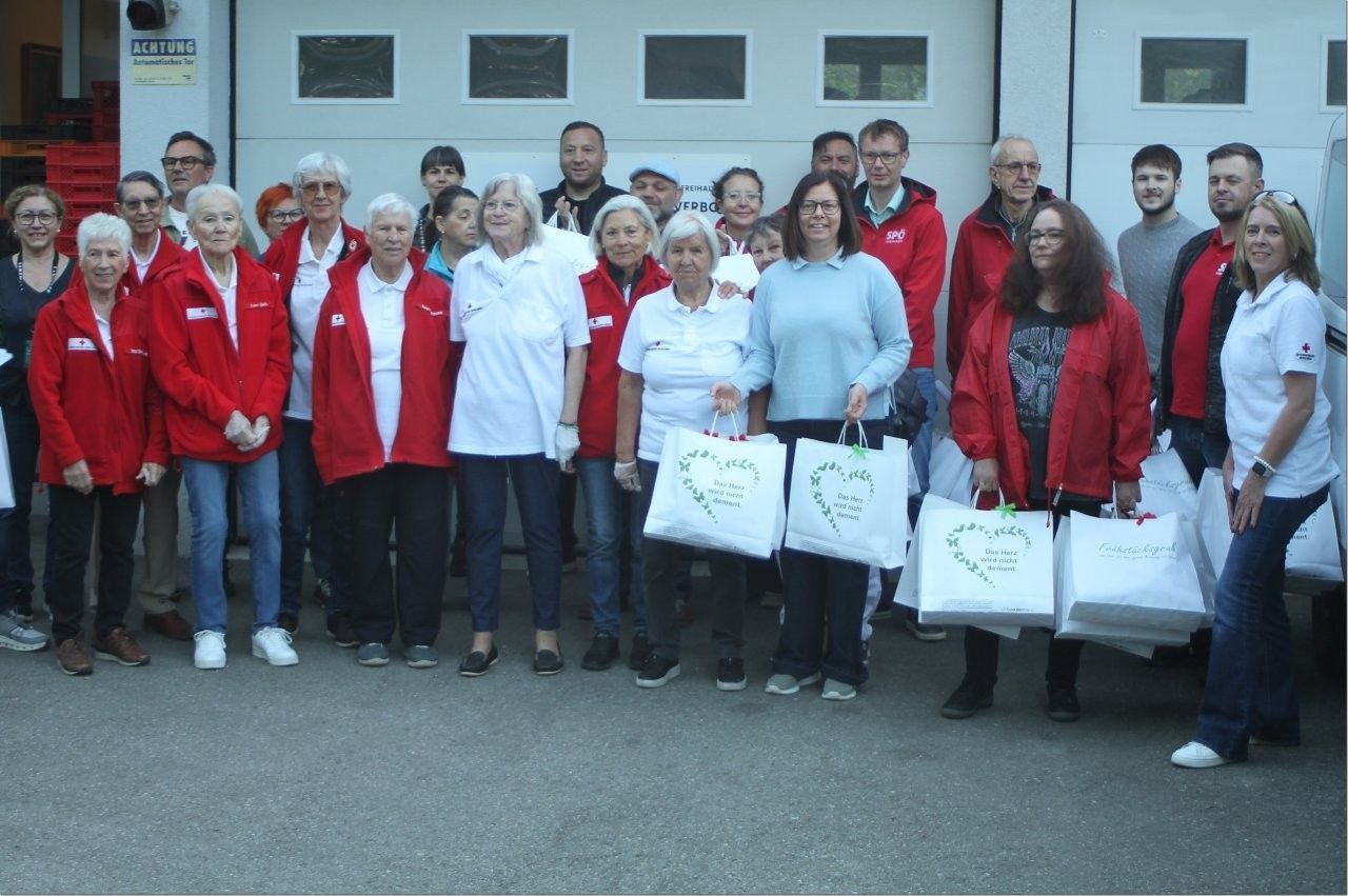 Fast 40 Helfer übergaben die Frühstücksgrüße.