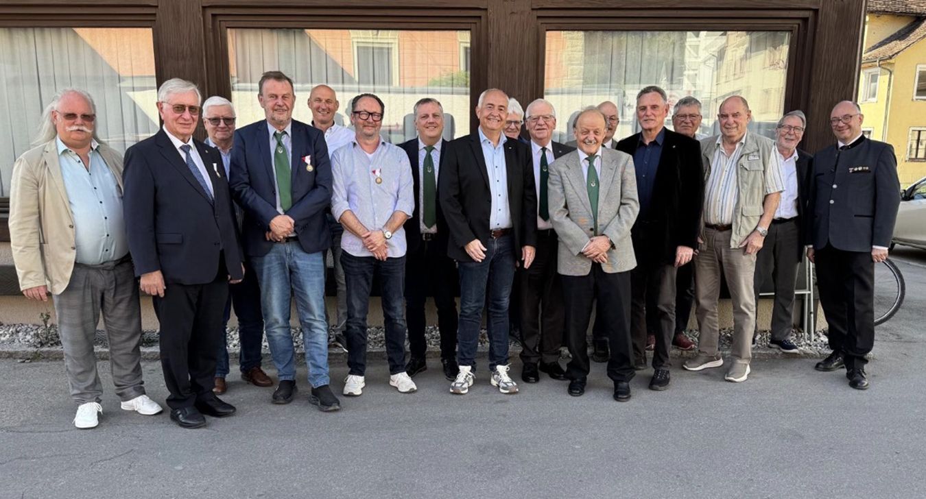 Vorstand des Kameradschaftsbund Götzis mit Ehrengästen und den Geehrten. (c) Verein