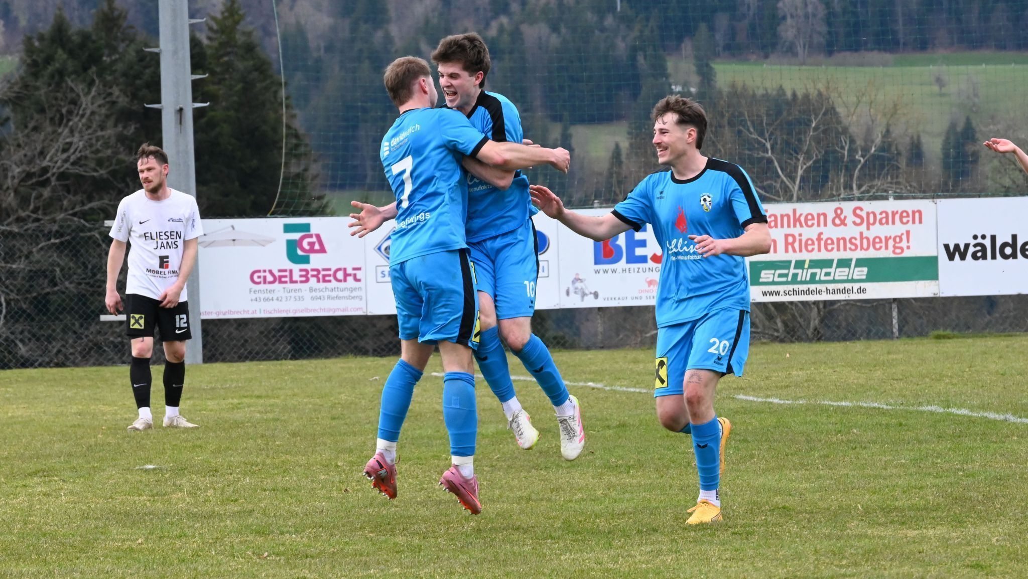 Drei Treffer und großer Jubel bei Schlins. 