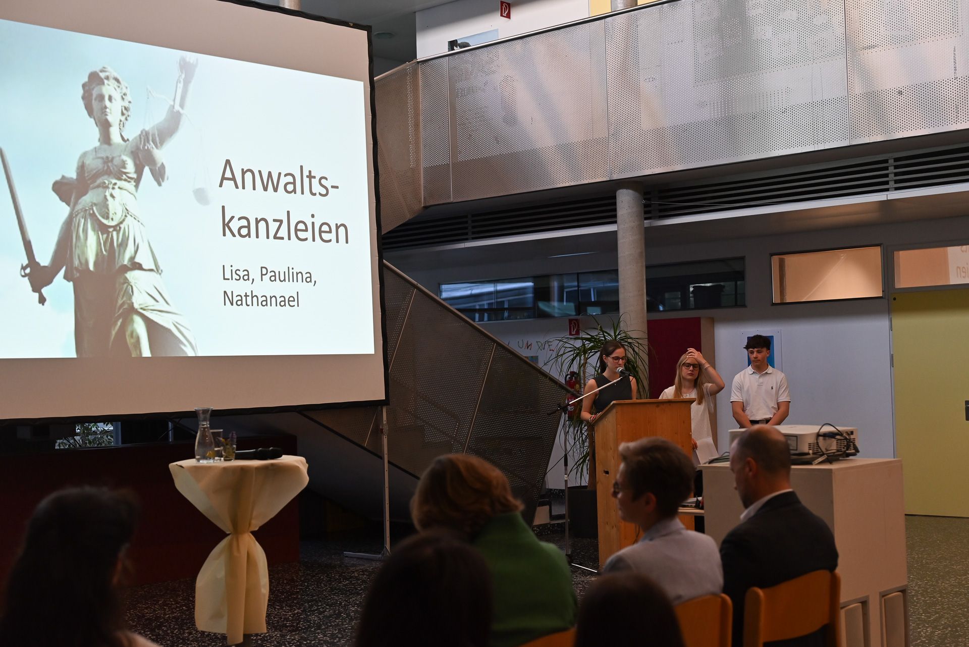 Drei Schüler schnupperten in den Alltag eines Rechtsanwaltes.