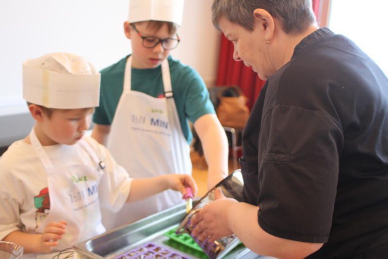 Hunderte neue Gummibärchen sind entstanden. 