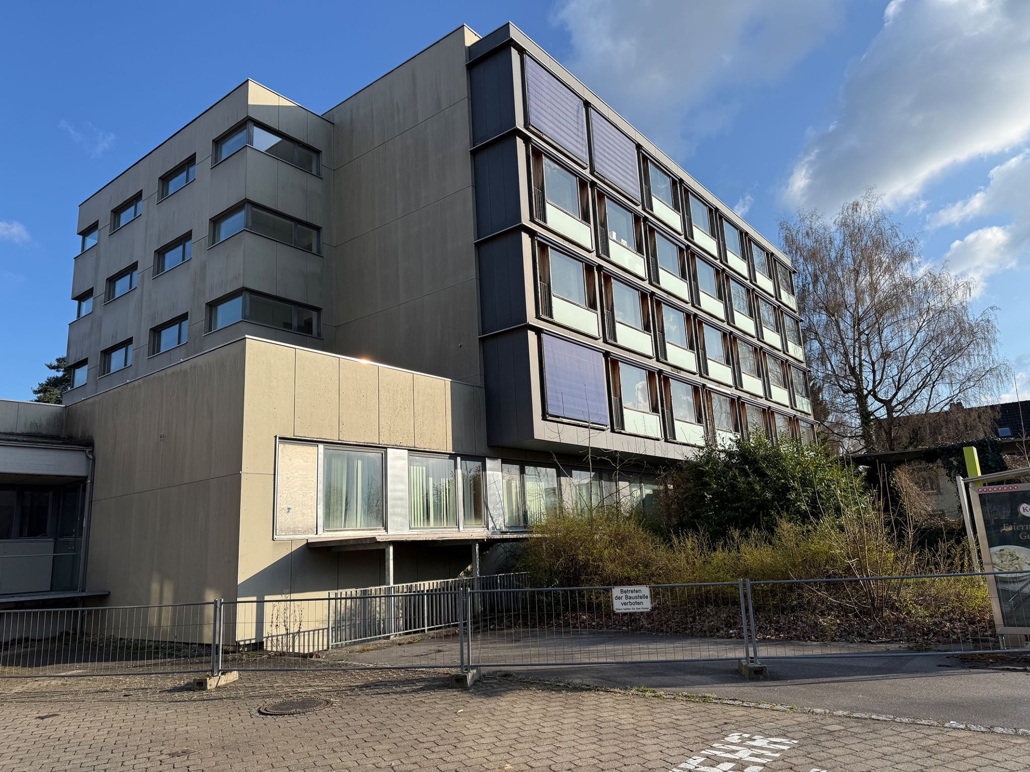 Im April 2026 präsentiert sich das seit 2023 geschlossene Seniorenhaus im Dornröschenschlaf