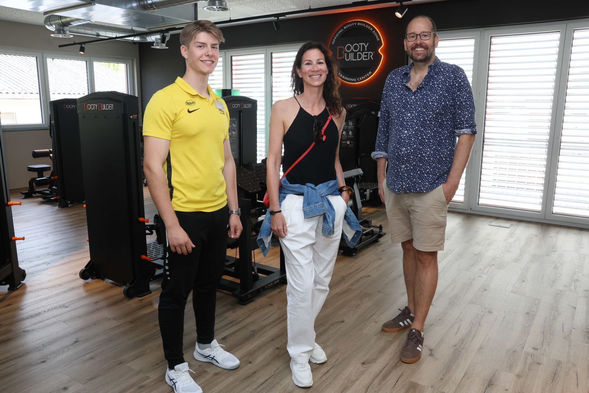 Lehrling Tino Metzler mit Bianca und Ulli Lins.