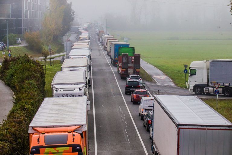 Digitale Zollabfertigung wider den Lkw-Stau im Land startet mit Verzögerung