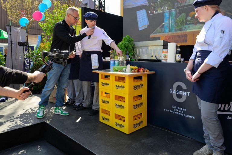 Zwischen Kirschbaum und Hühnerstall: Vorhang auf für die Schau!