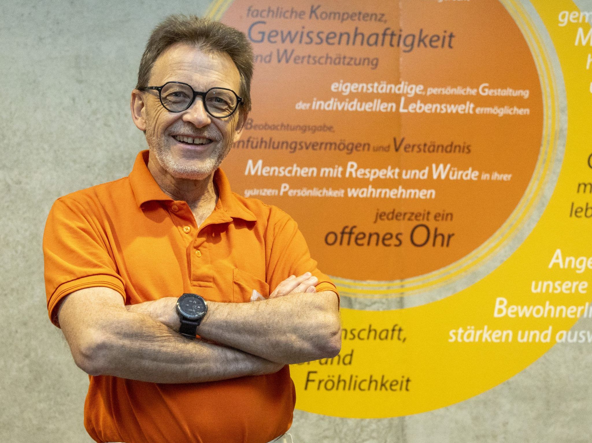 Wie ein Vater für seine Schüler – Pfleger hilft Auszubildenden zum Erfolg
