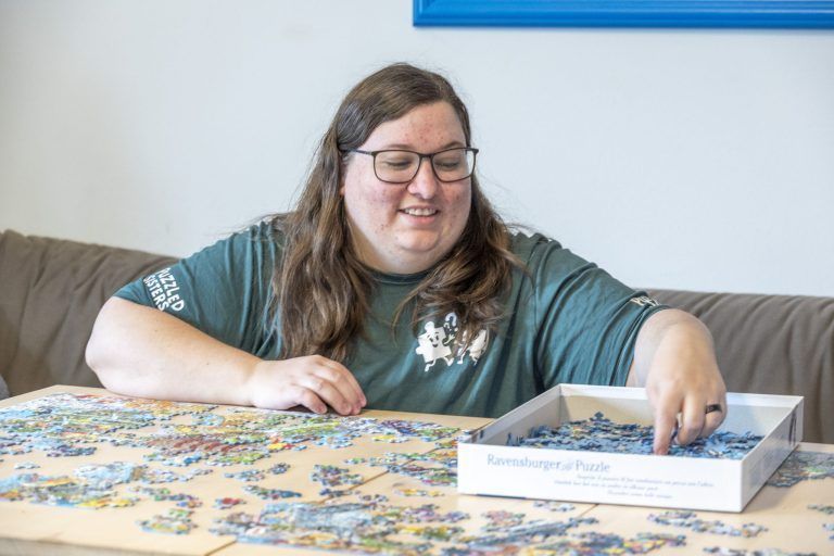 500 Teile in 68 Minuten: Keine Vorarlbergerin puzzelt schneller als sie