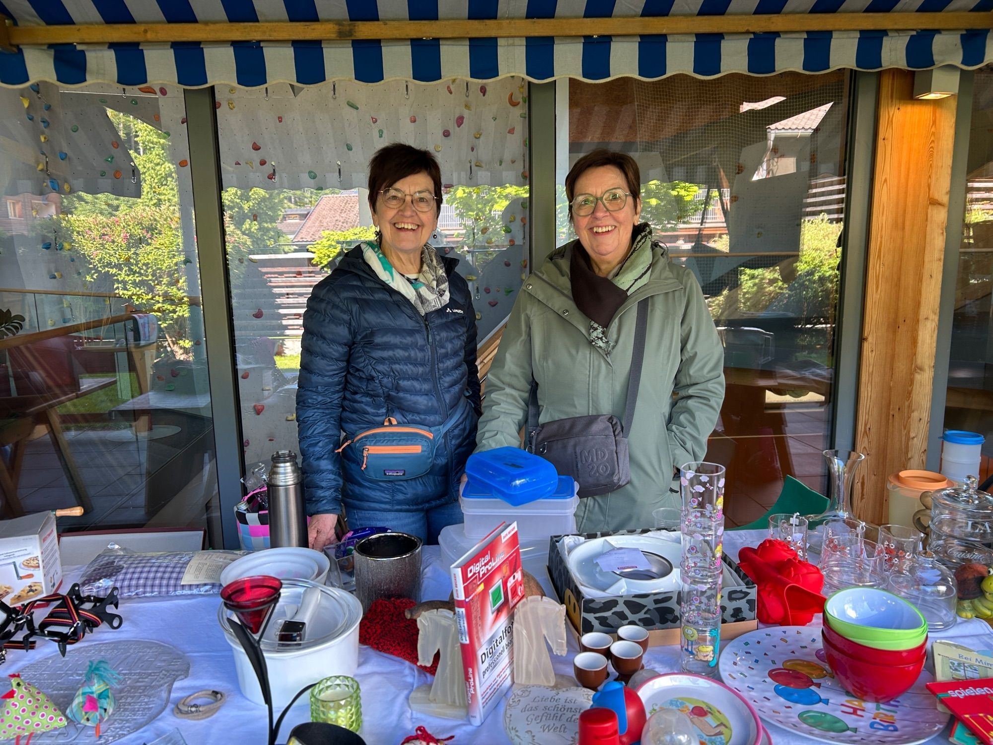 Angelika Wachter und ihre Schwester Isolde Ladner genossen die gute Stimmung