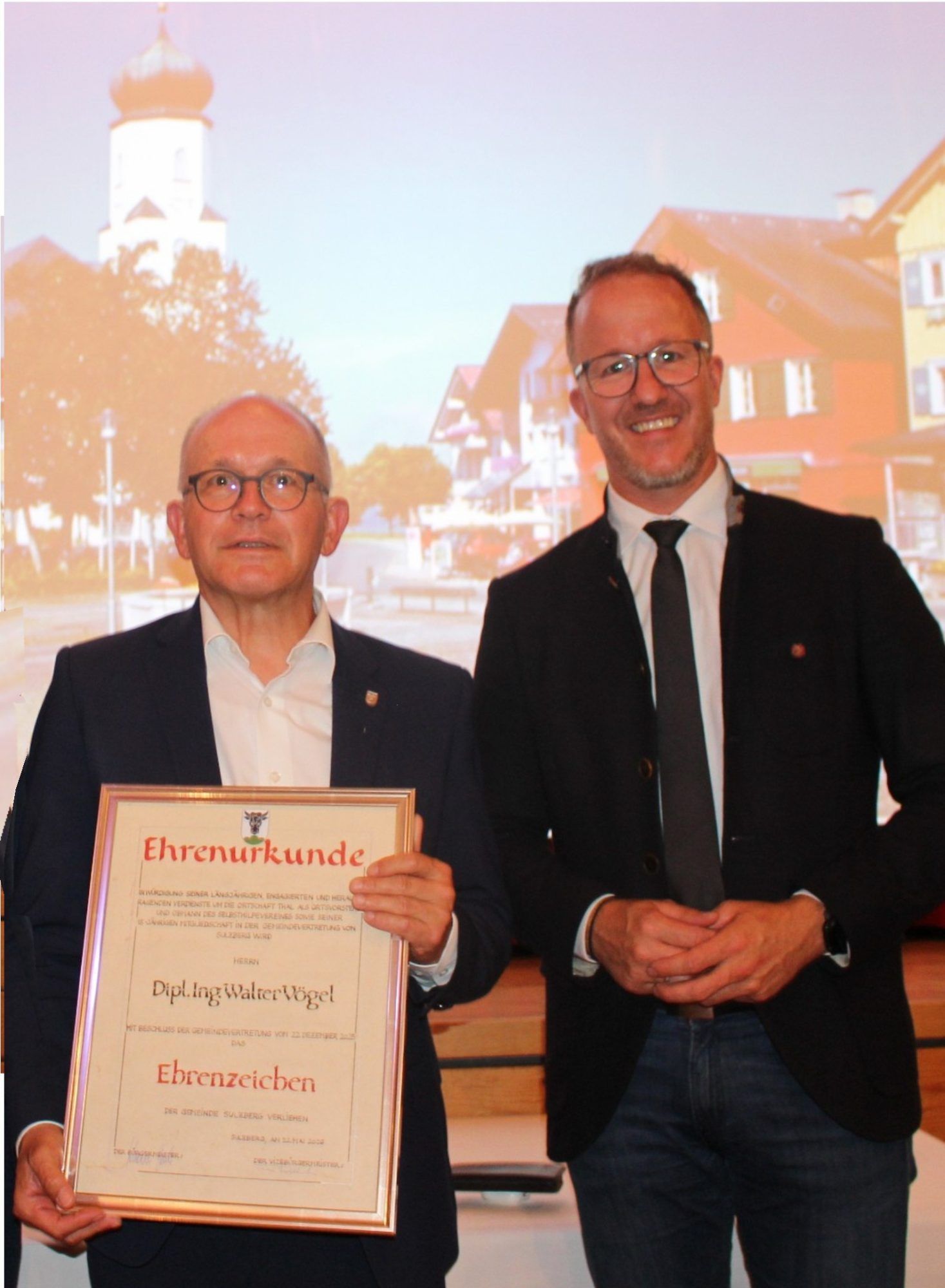 Walter Vögel mit „seinem“ Laudator LR Christian Gantner.   