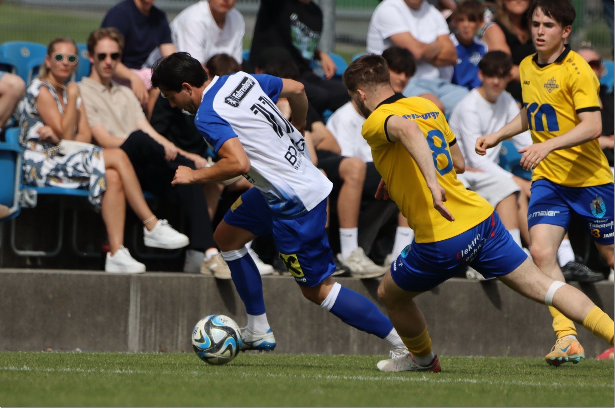Jurica Topalovic gegen Alessandro Petrovic. 