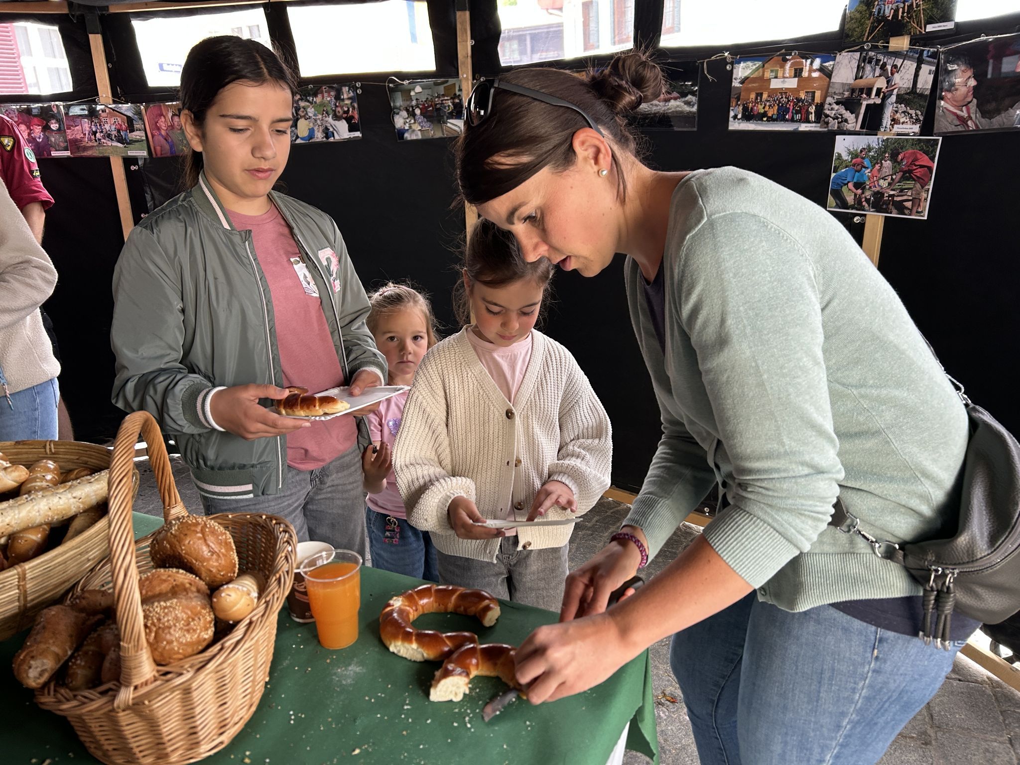 Impressionen vom Pfadi Frühstück am Schrunser Kirchplatz (Bildergalerie)