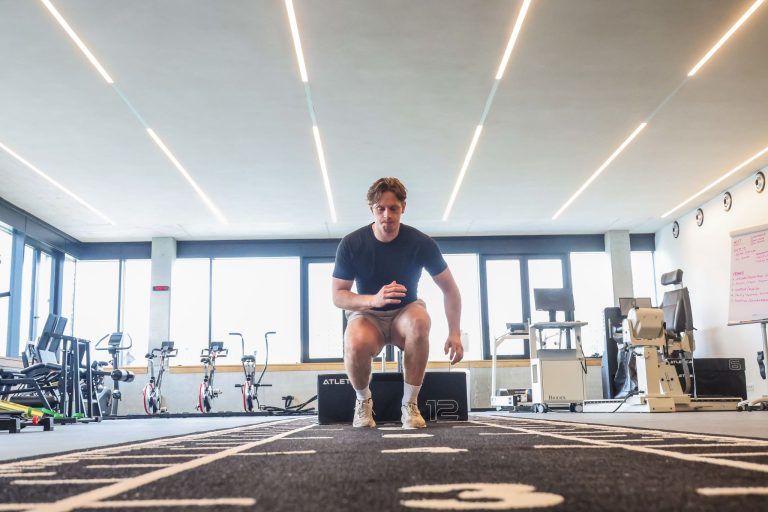 Ehemaliger Gasthof wird abgerissen – NHL-Star sitzt selbst im Bagger