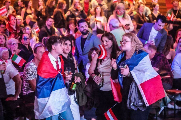 ESC-Fieber im Messequartier: Mode, Musik und große Emotionen beim Public Viewing
