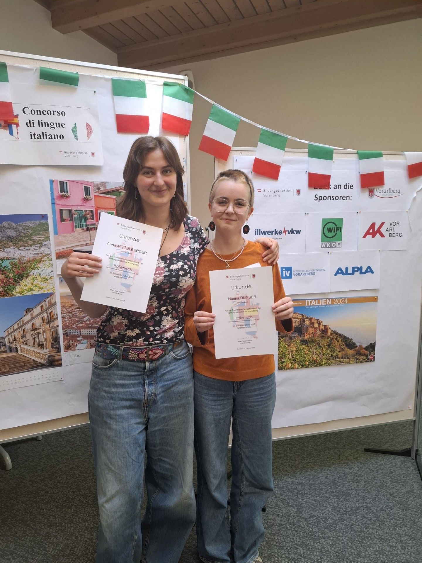 Anna Mittelberger und Hanna Dünser vertraten ihre Schule in Italienisch.