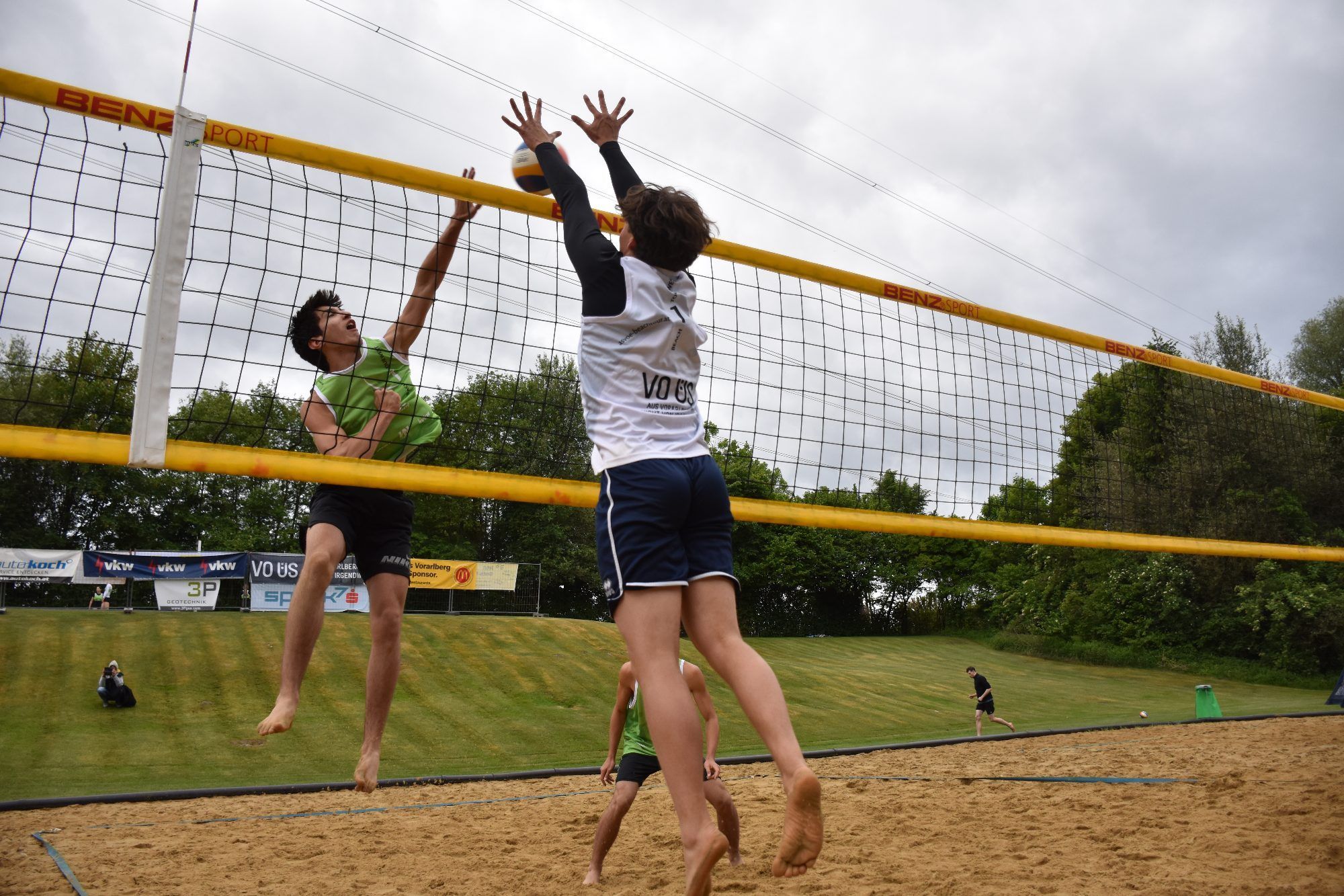Beachvolleyballer trotzten Wind und Wetter