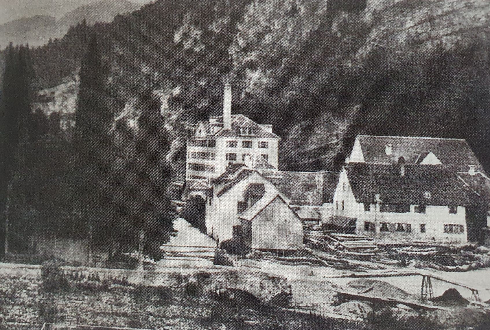 Illschlucht mit der ersten Ganahl Fabrik und Gewerbezone in der Au um 1880. Foto: Feldkircher Stadtarchiv
