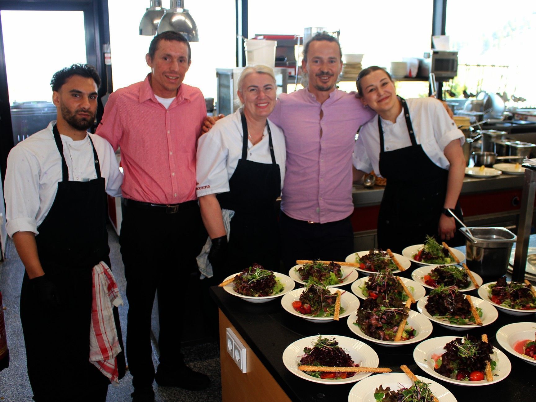 Restaurantleiter Jakob Bechstein und sein Team verwöhnten die Gäste aus der Schweiz im Panorama-Restaurant kulinarisch.