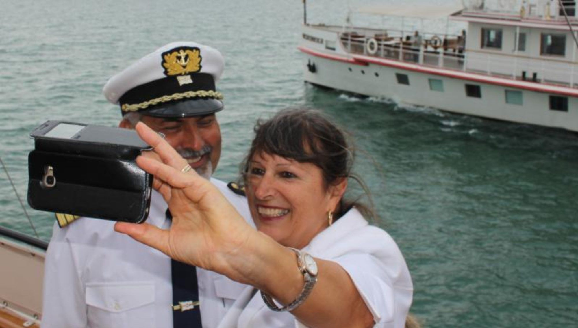 Zur Erinnerung ein Selfie mit dem Käpt’n ist für viele Passagiere fast obligatorisch.