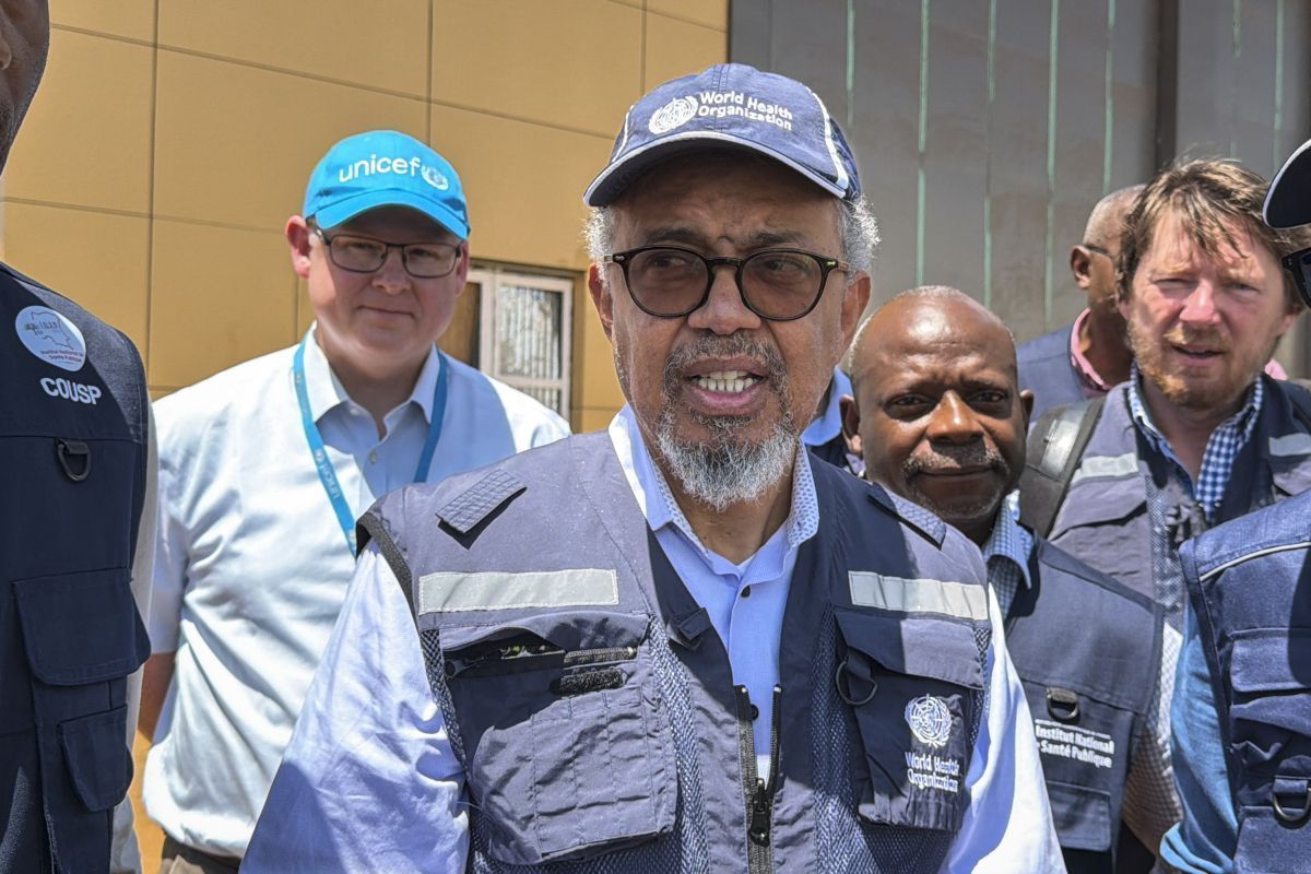 Im Ebola-Gebiet: WHO-Chef fordert bessere Zusammenarbeit