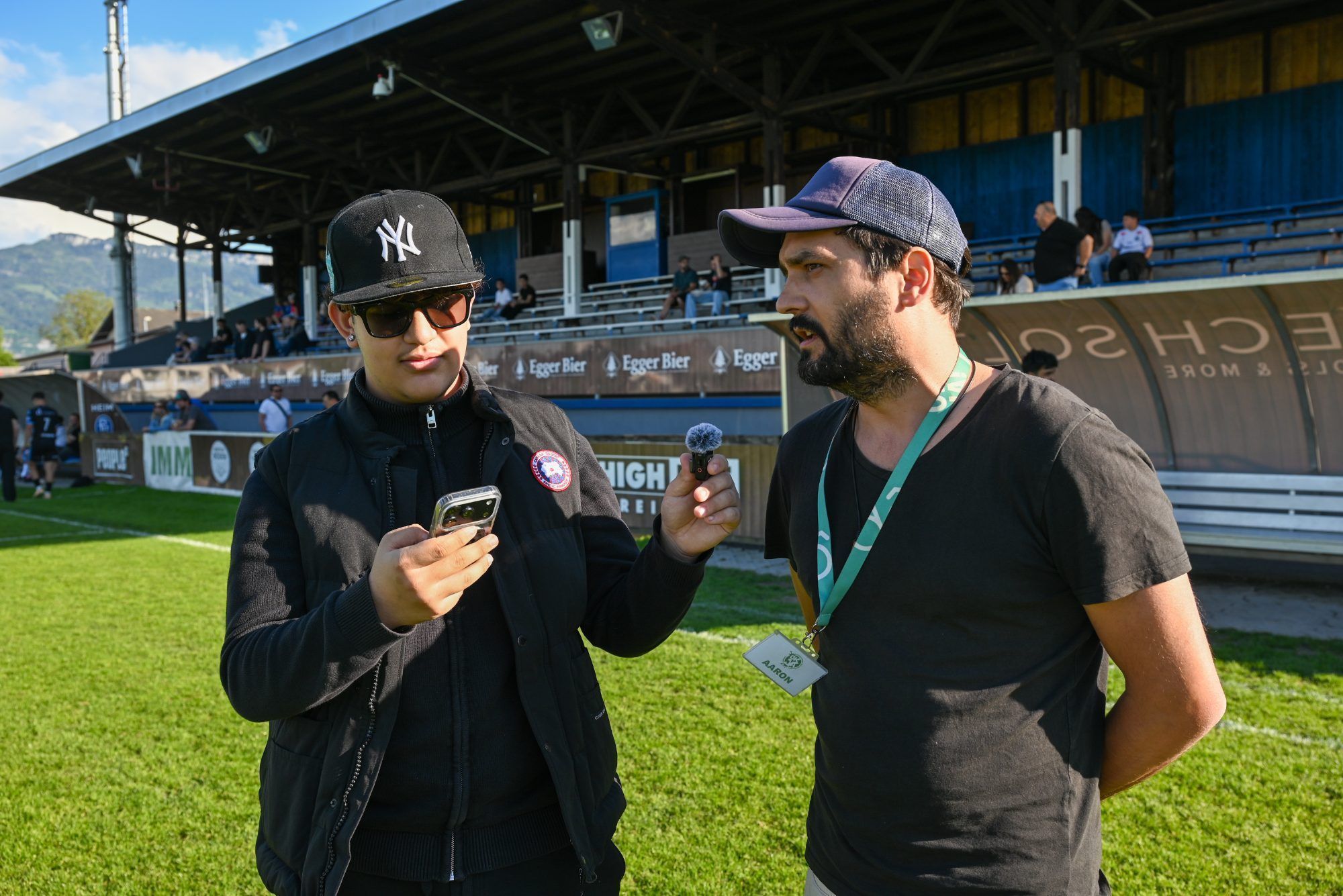 Niyazi machte einen social Media-Beitrag für die OK-JA! Lustenau und interviewte dafür Coach Aaron Hiebeler.