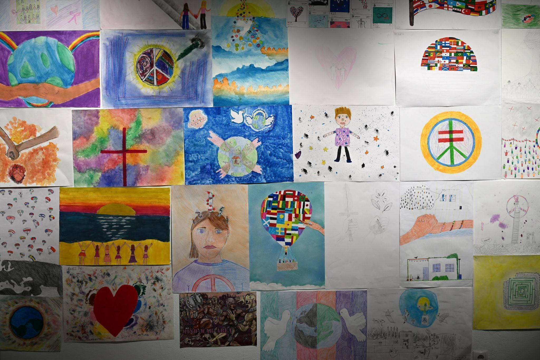 Die Schüler wählten ganz unterschiedliche Zugänge zum Thema „Together as one – Gemeinsam sind wir Eins“.