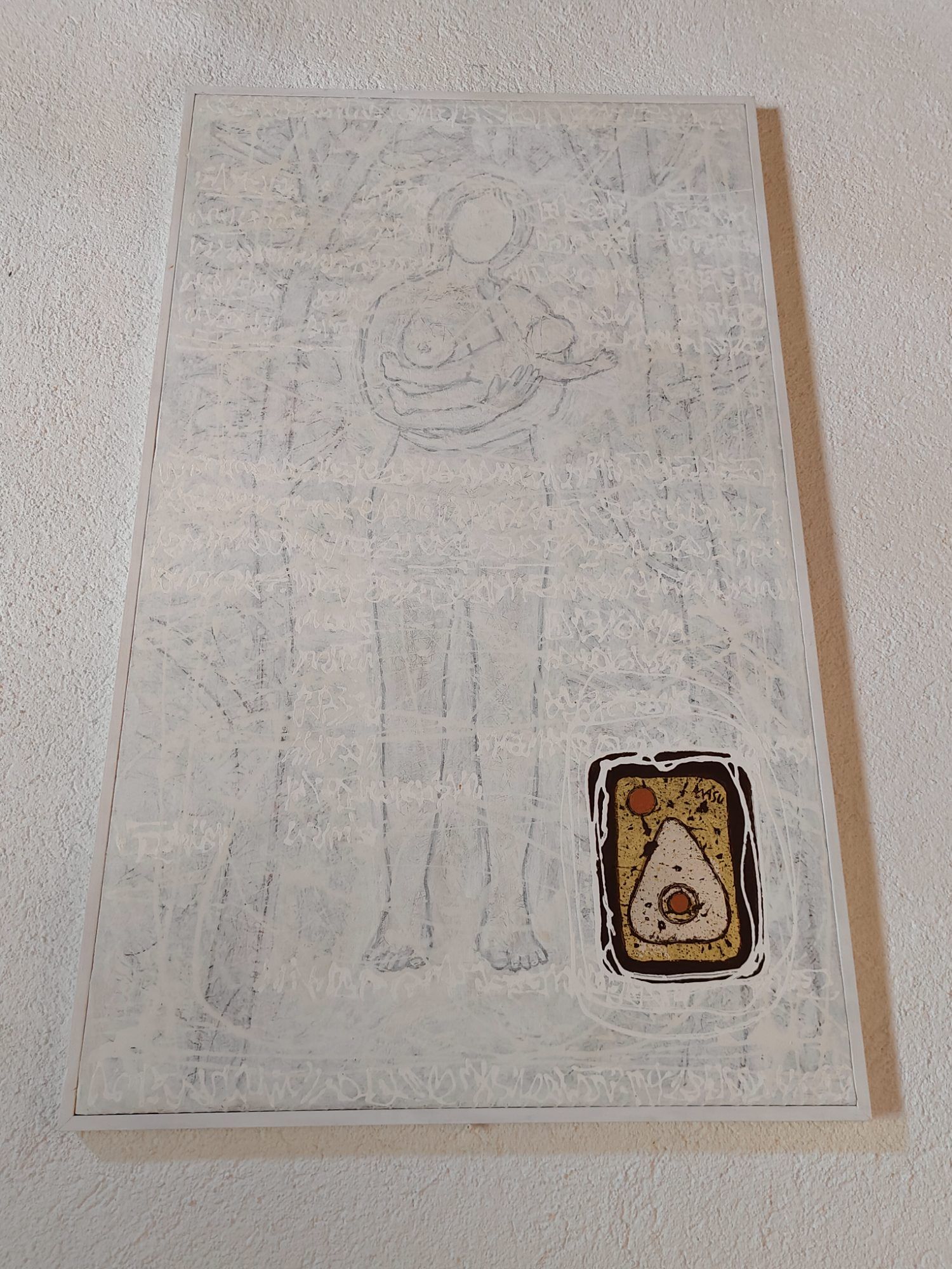 Eine Mutter hält ihr Kind in den Armen als Sinnbild für Liebe, Geborgenheit und Mitgefühl. 