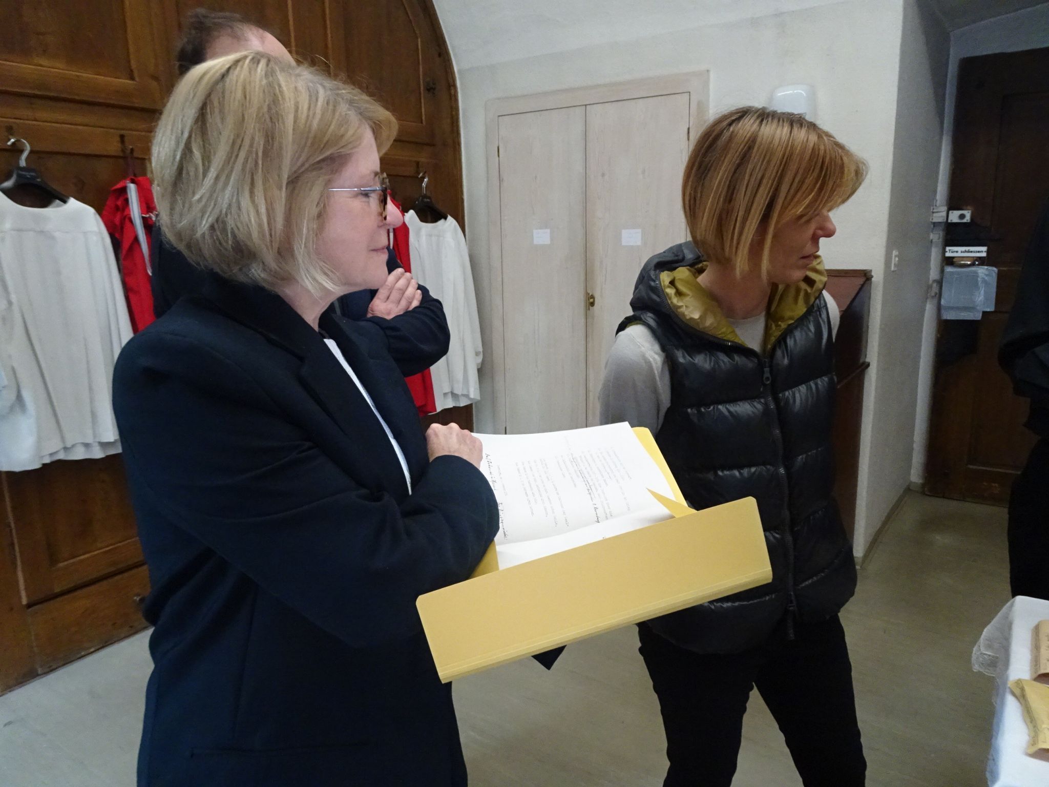 Heidi Achammer hatte die Dokumente zur Hand, in denen die Schätze bei der letzten Öffnung gelistet wurden. 