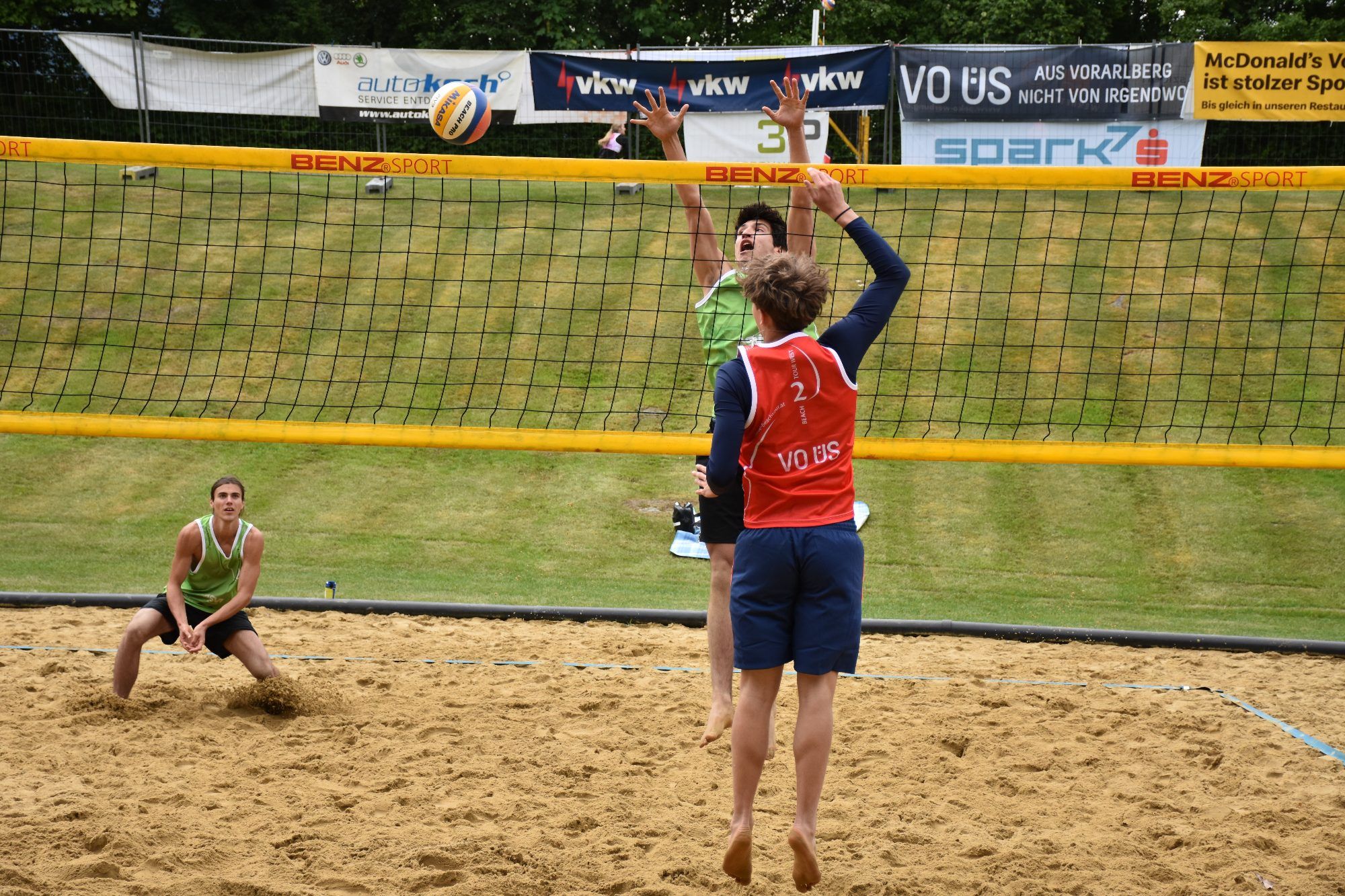 Beachvolleyballer trotzten Wind und Wetter