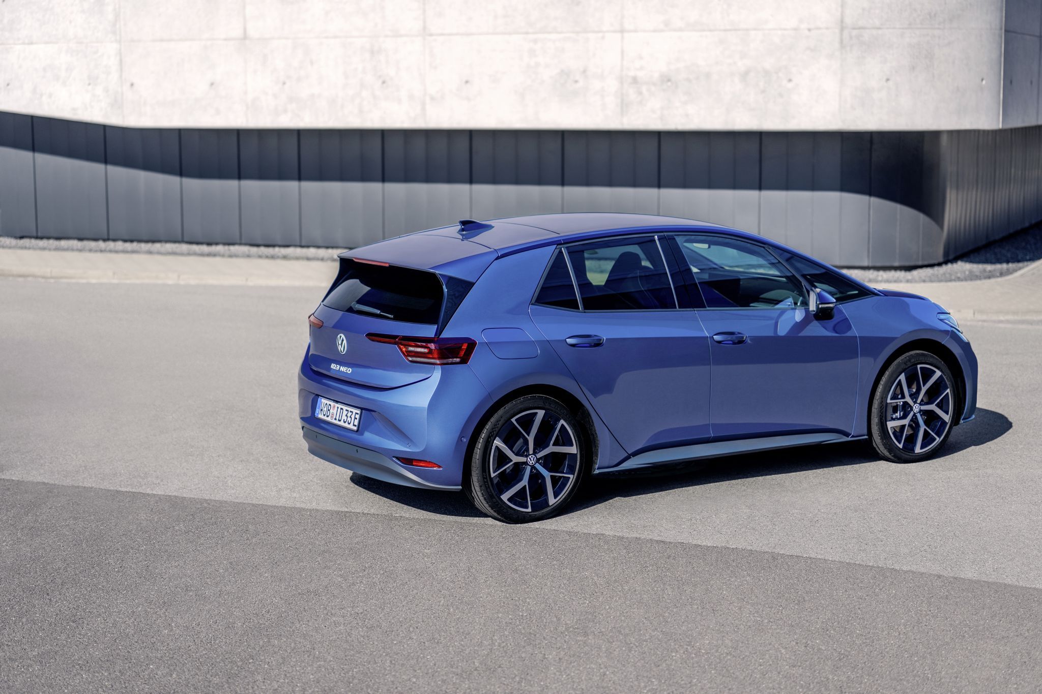 Golf-oide Design-Retusche für den ID.3 neo am Heck: Die Leuchten orientieren sich klar am Vorbild des Bestsellers und gliedern den Stromer damit besser in die VW-Modellfamilie ein