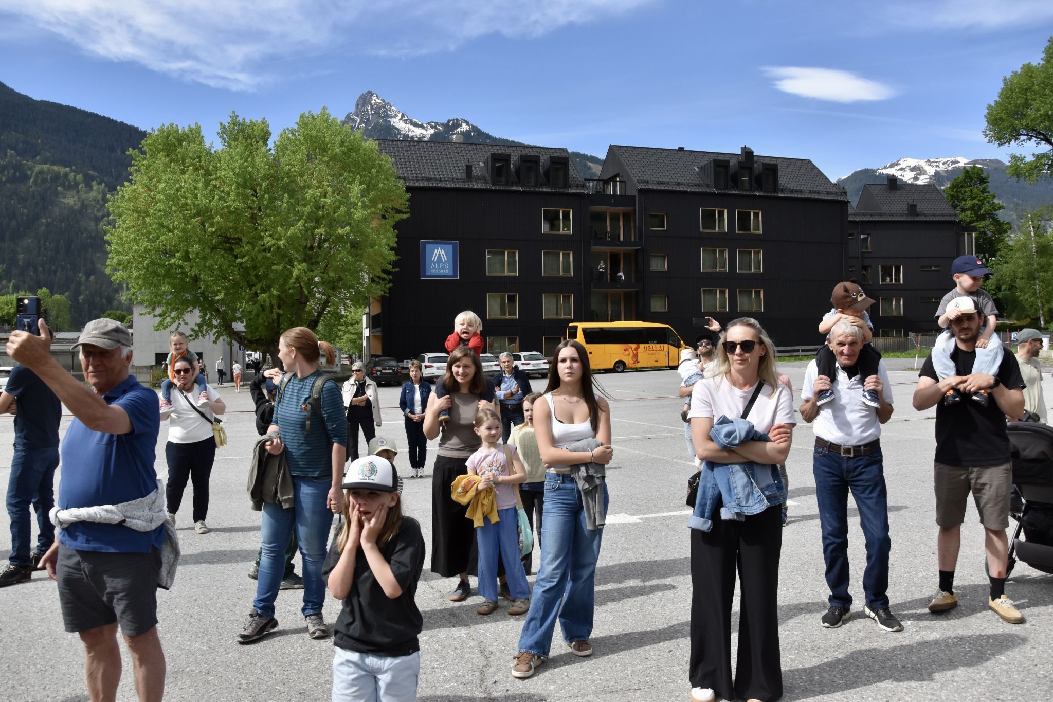 Schauübung der Feuerwehrjugend Schruns am Parkplatz der Hochjochbahn