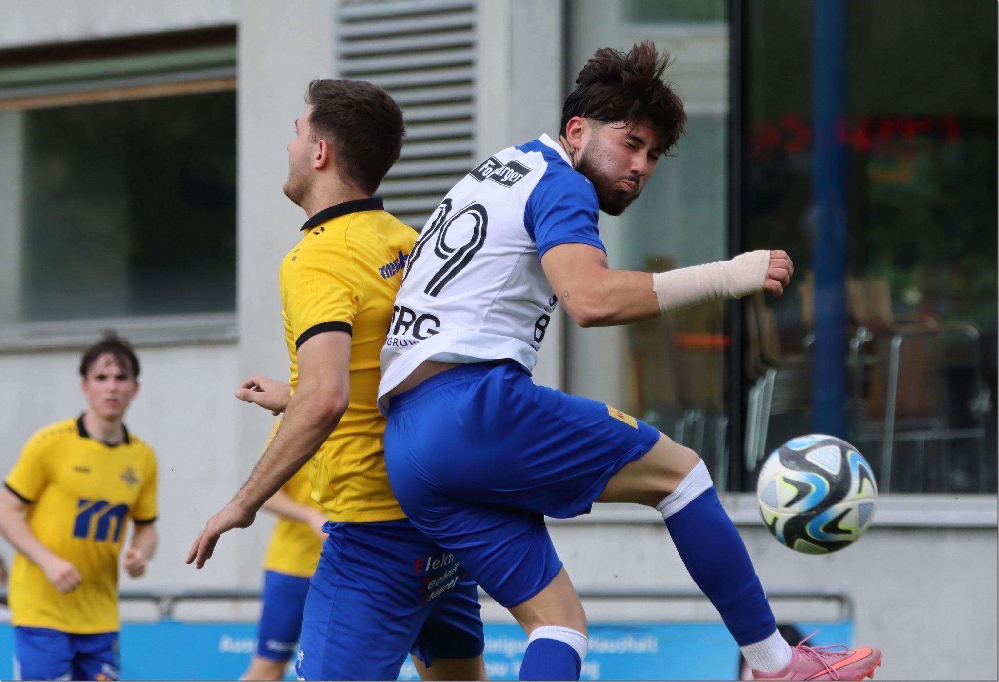 Tugay Uslu gegen Alessandro Petrovic. 