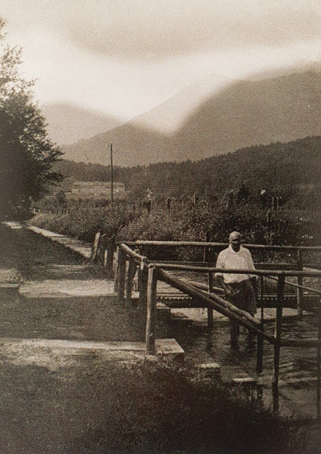 Otto Getzner in seiner Kneippanlage 1938. Foto Gemeindarchiv Nenzing