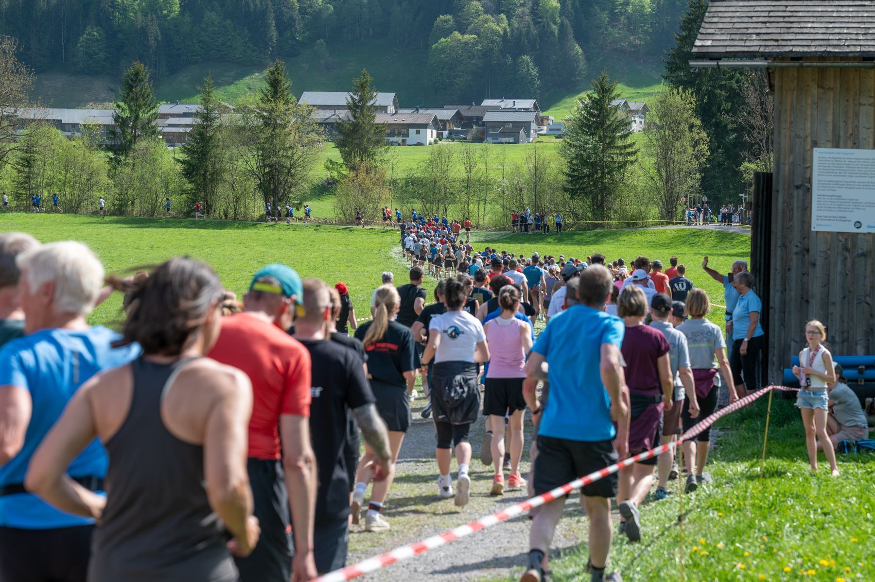 Menschenmassen auf der Laufstrecke